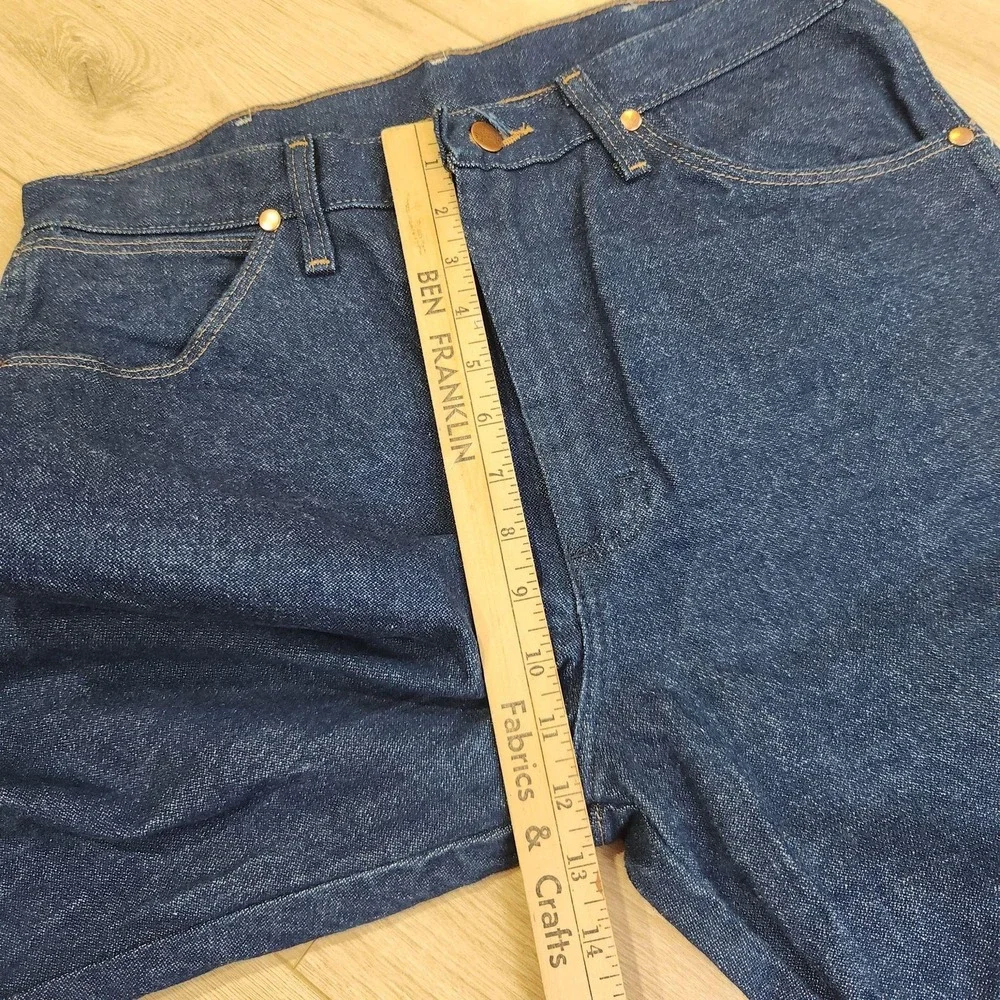 Wrangler 13MWZ Jeans Mens 33x34 Blue Medium Wash Cowboy Cut Straight Denim